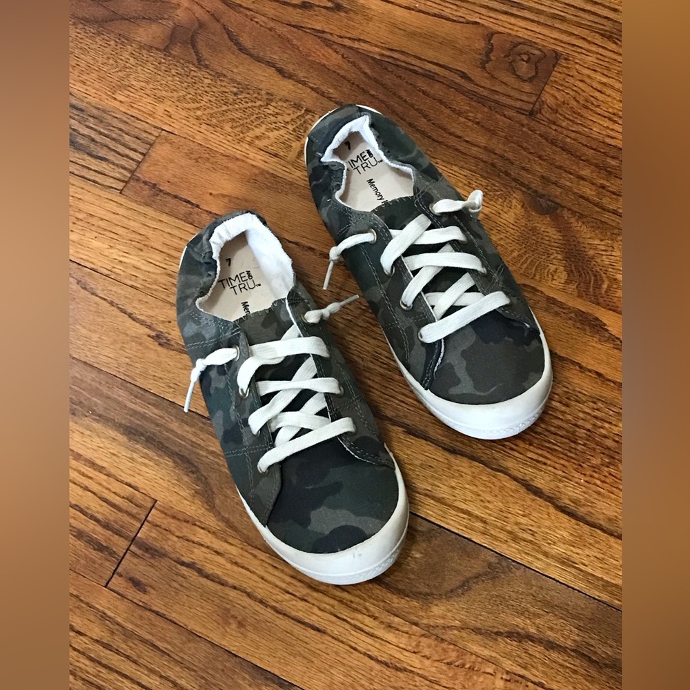 Time & Tru Camouflage Camo Slip On Sneaker Shoes
Washable - Memory Foam
Ladies 7 - Picture 3 of 13
